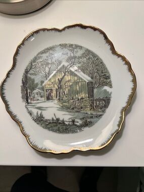 Decorative 'The Old Homestead in Winter Scene Collector Plate  Currier & Ives